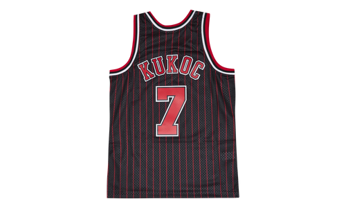 NBA Toni Kukoc Swingman Jersey "1995-96 Chicago Bulls - Black" SMJYAC18082 CBUBLCK95TKU